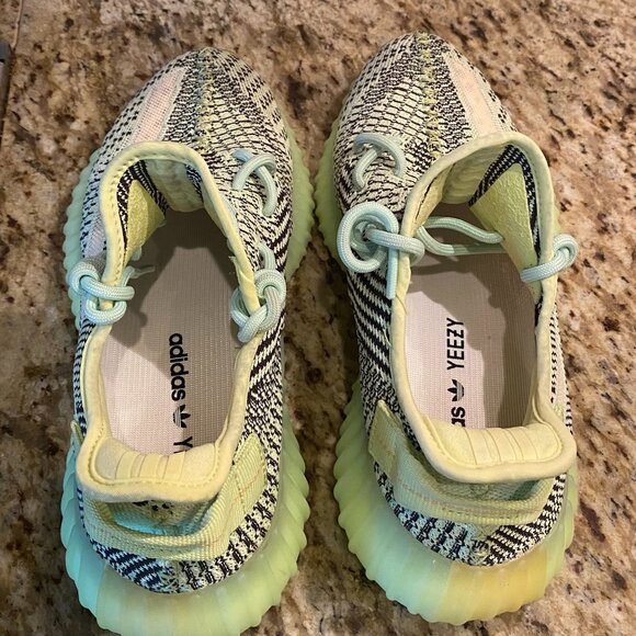 Adidas Yeezy Boost 350 V2 - Picture 1 of 4